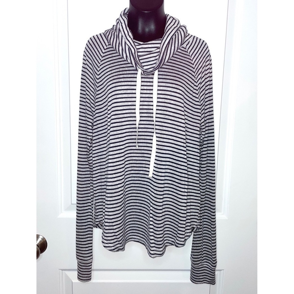 Hollister sweater